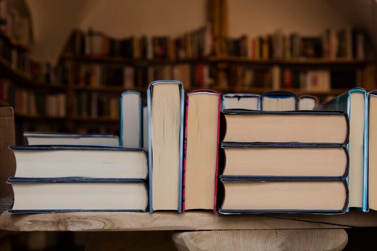 close-up-library-bookshelf